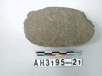 藏品(中型舌刃打製石斧)的圖片